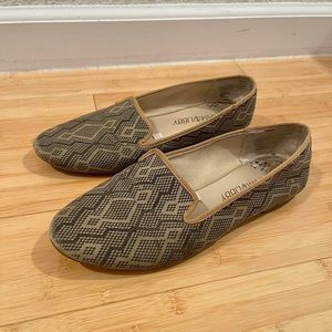 Tan and Black Lace Pattern Design Flat Shoes Size 7